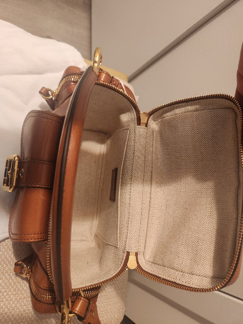 Chloé Camera Small Shoulder Bag - Picture 5 of 8